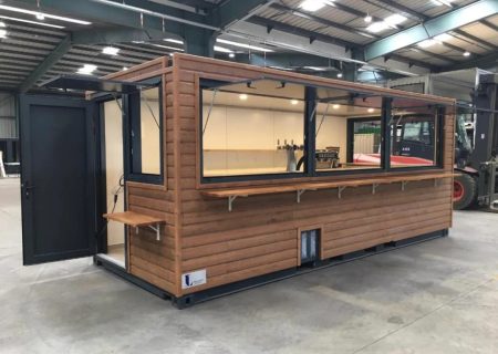 Contentor Marítimo de 20 Pés adaptado para Cafetería y Bar Gastronómico