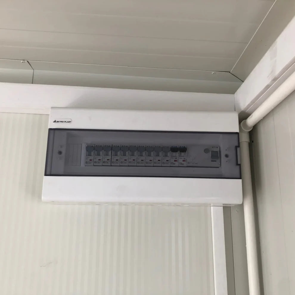 Contentor Sanitário em Painel Sandwich com Acesso PMR 6,00 x 3,00 m - Image 15
