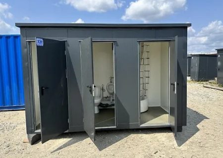 Contentor Sanitário com 3 Cabines Independentes para Obras e Eventos