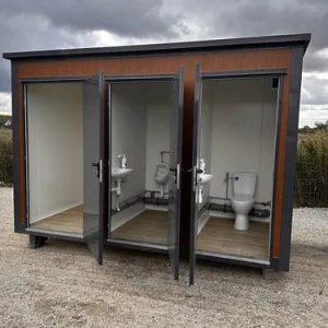 Contentor Sanitário Tipo Pavilhão com Cabine Tripla