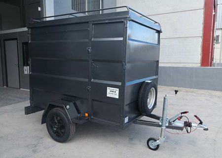 Reboque Furgão Fechado com Porta Lateral (Edição Limitada)