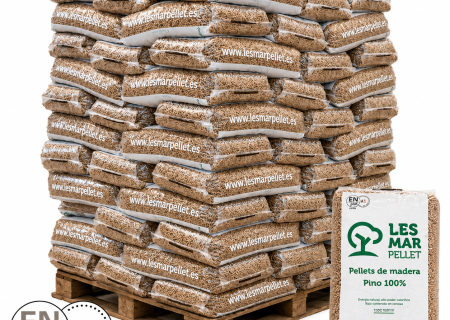 Palete de pellets Lesmar Pellet ENplus Pino 100% em Sacos de 15 kg para aquecimento