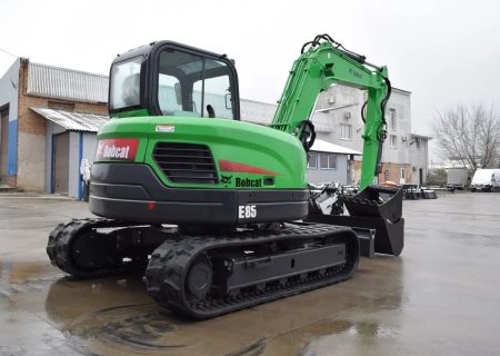 Miniescavadora Bobcat E85 (8,5 T) + 3 Baldes de Trabalho