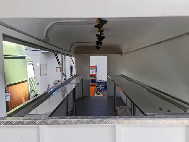 Reboque Food Truck Cafetaria e Hambúrgueres Eixo Duplo - Image 6