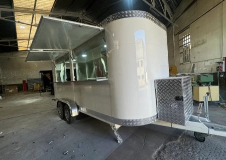 Reboque Food Truck Profissional com Sistema de Exaustão e Lava-Loiça