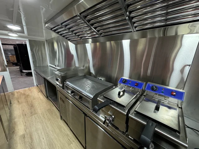 Reboque Food Truck Profissional com Sistema de Exaustão e Lava-Loiça - Image 4