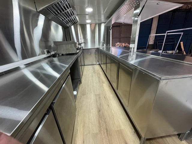Reboque Food Truck Profissional com Sistema de Exaustão e Lava-Loiça - Image 7