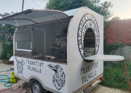 Reboque Food Truck Pizzaria Móvel com Forno e Bancadas Inox