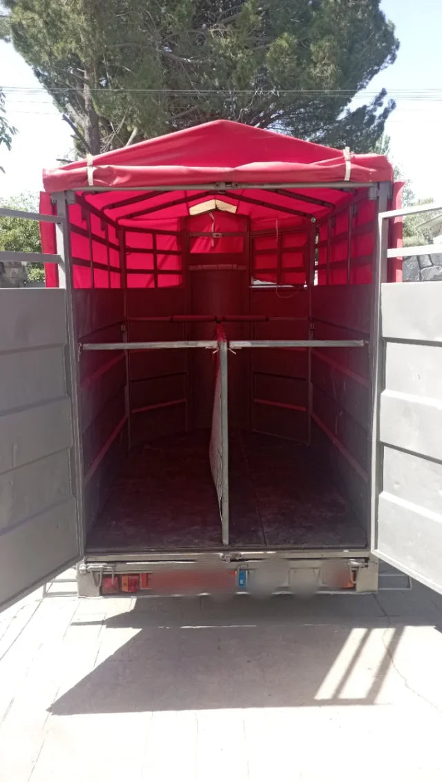 Reboque Ganadeiro Galvanizado com Toldo e Rampa de Carga Traseira - Image 8