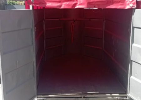 Reboque Ganadeiro Galvanizado com Toldo e Rampa de Carga Traseira
