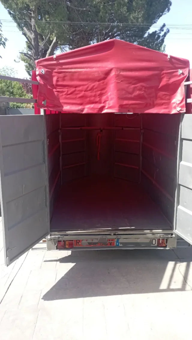 Reboque Ganadeiro Galvanizado com Toldo e Rampa de Carga Traseira