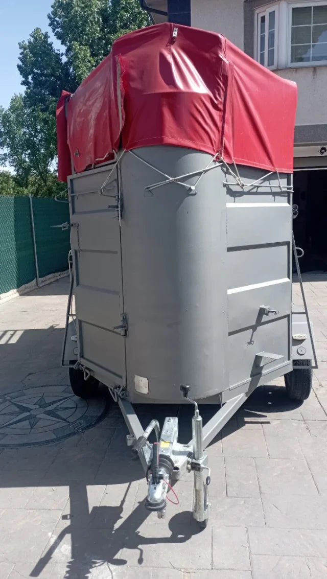 Reboque Ganadeiro Galvanizado com Toldo e Rampa de Carga Traseira - Image 3