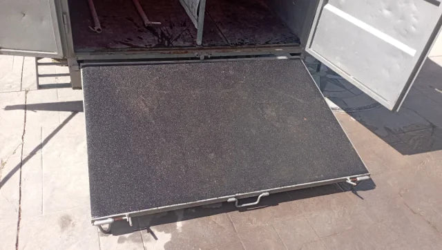 Reboque Ganadeiro Galvanizado com Toldo e Rampa de Carga Traseira - Image 4