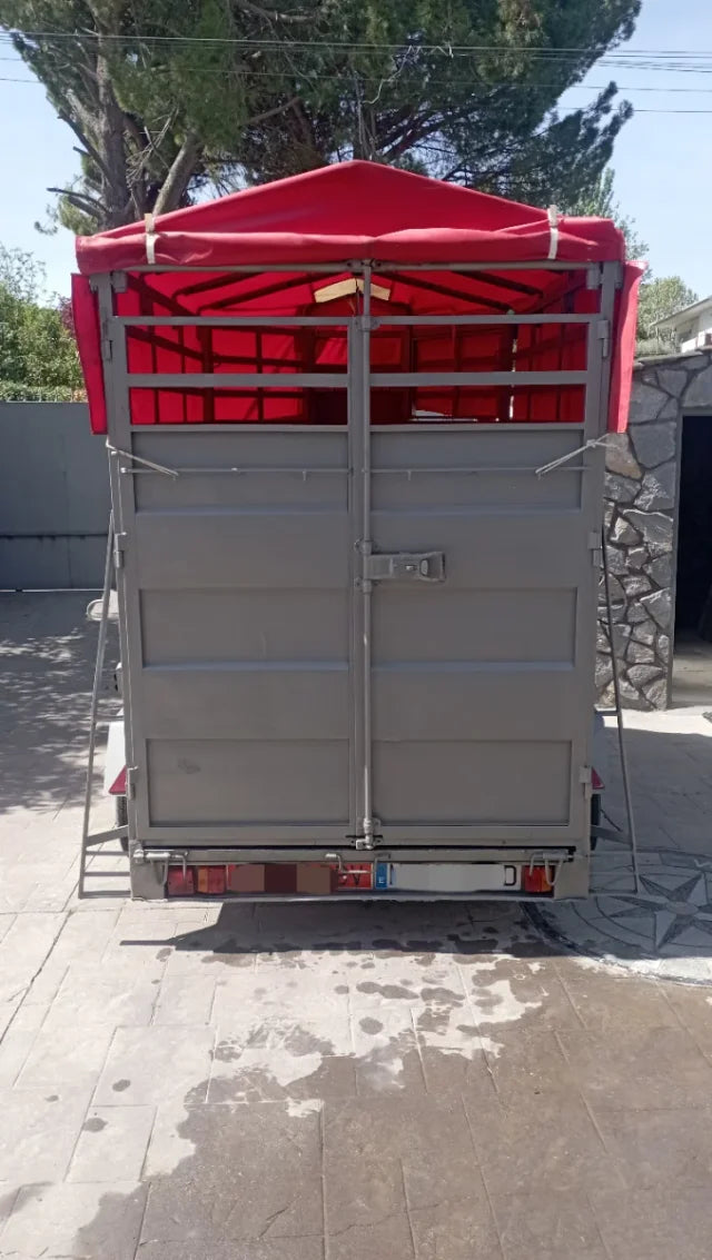 Reboque Ganadeiro Galvanizado com Toldo e Rampa de Carga Traseira - Image 6